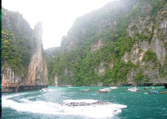 Phi Phi Island Tour by big boat