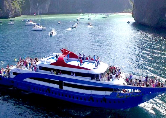 Phi Phi Island Tour by big boat