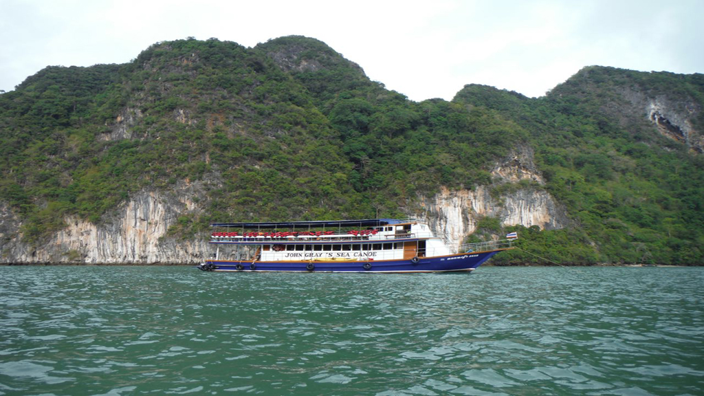 Hong by Starlight John Gray 's Sea Canoe Tour