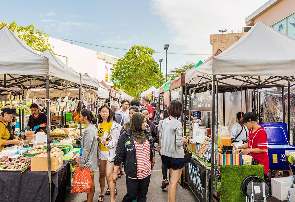 Private Tour to Weekend  Night Market