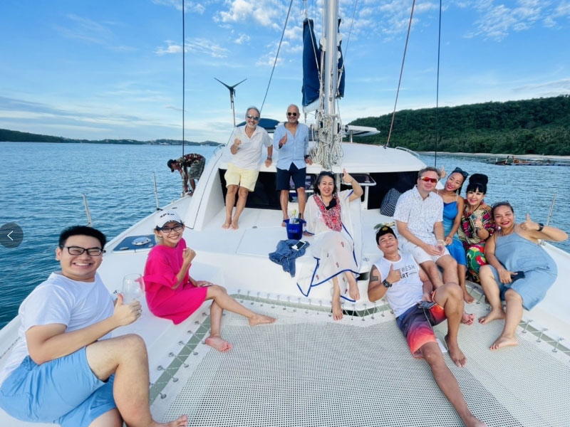 Private Catamaran  Charter to  Maiton & Coral Islands