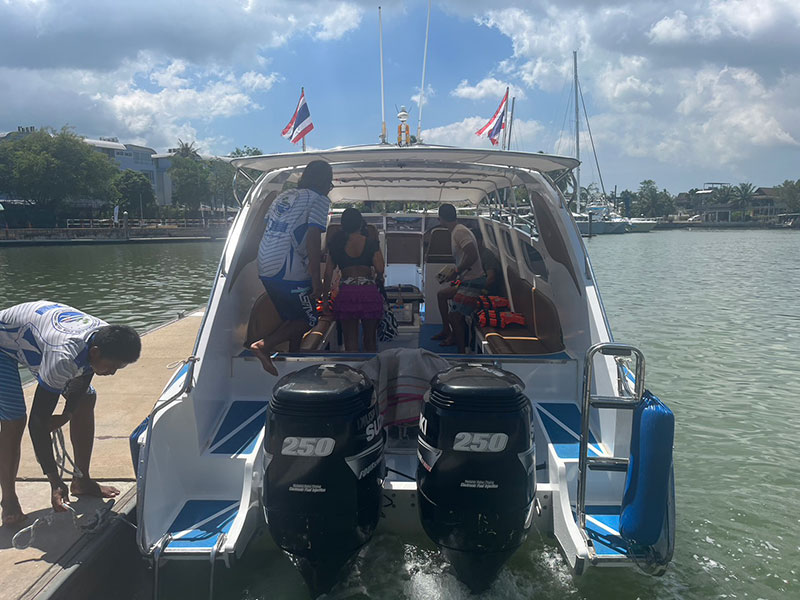 Private Speed Boat Charters max 25 Persons